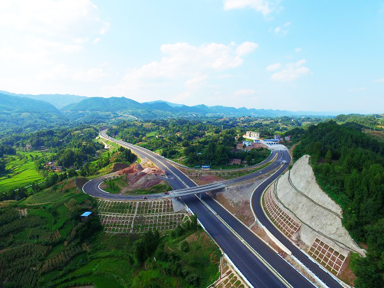 重慶梁忠高速建設(shè)現(xiàn)場(chǎng) 重慶梁忠高速建設(shè)現(xiàn)場(chǎng)